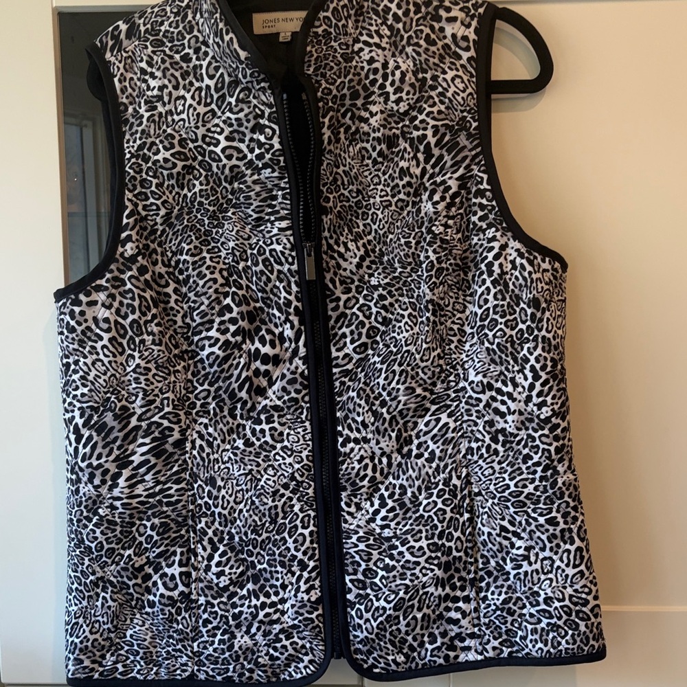 Jones New York Black & White Leopard-Print Quilted Vest